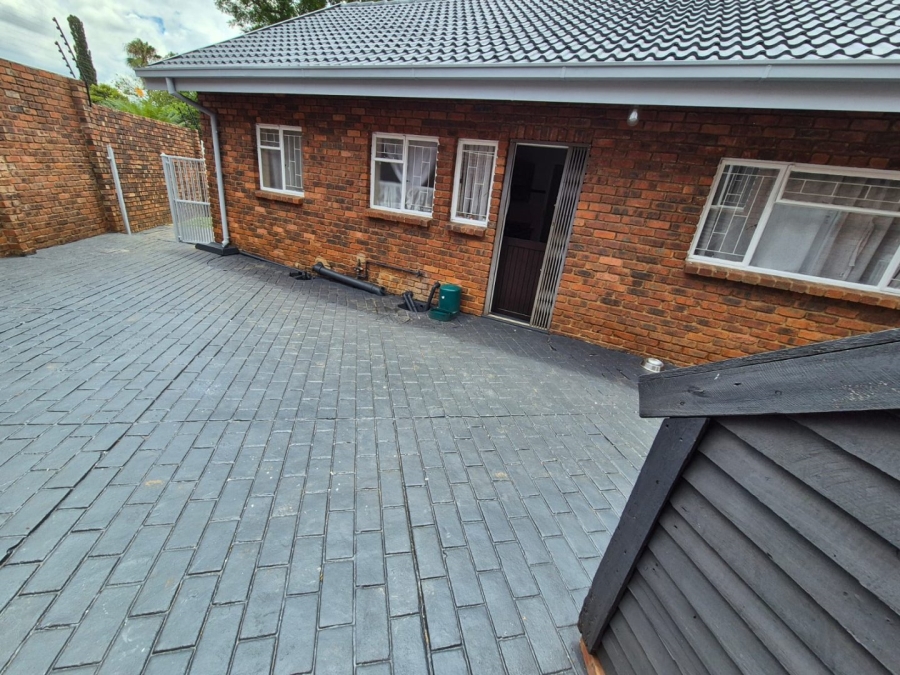 3 Bedroom Property for Sale in Rooihuiskraal Gauteng