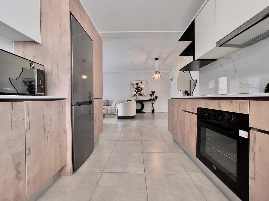 To Let 3 Bedroom Property for Rent in Waterfall Gauteng