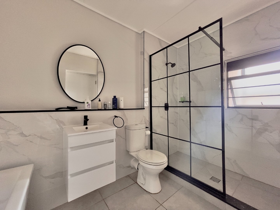 To Let 3 Bedroom Property for Rent in Waterfall Gauteng