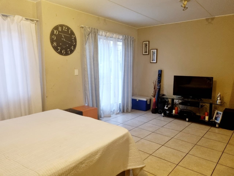 To Let 1 Bedroom Property for Rent in Klippoortje Gauteng
