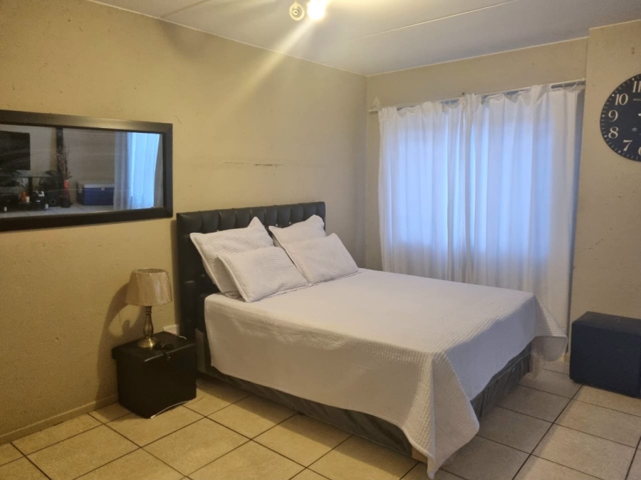 To Let 1 Bedroom Property for Rent in Klippoortje Gauteng