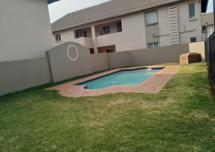 To Let 1 Bedroom Property for Rent in Klippoortje Gauteng
