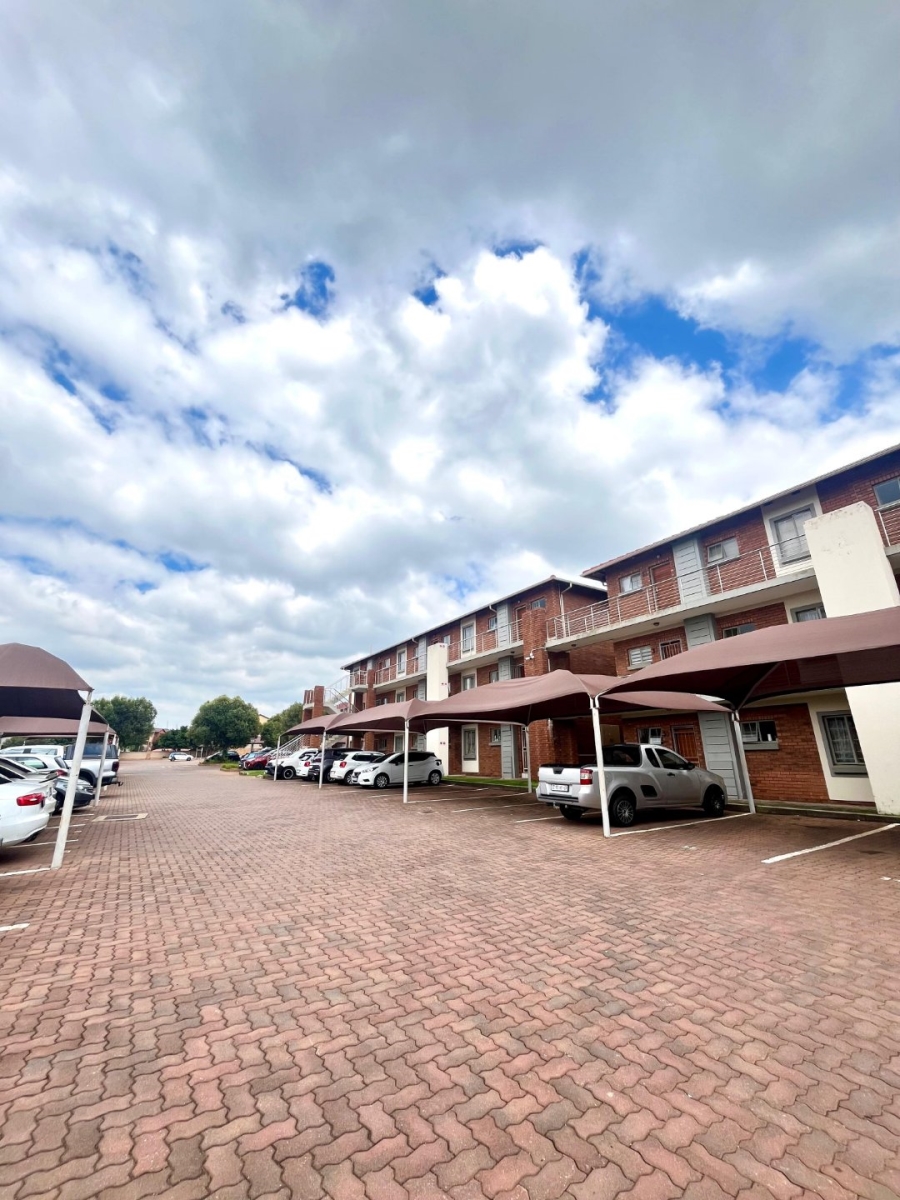 2 Bedroom Property for Sale in Monavoni Gauteng