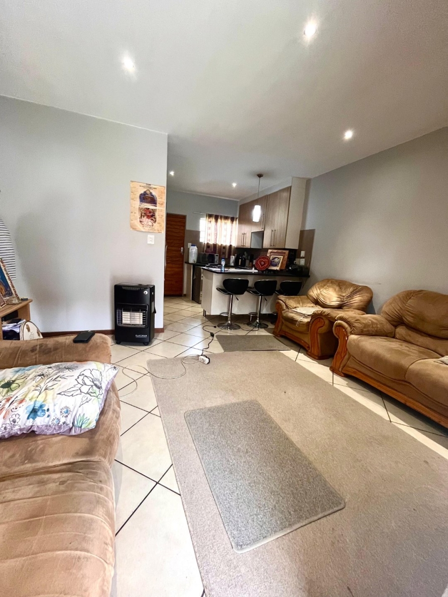 2 Bedroom Property for Sale in Monavoni Gauteng