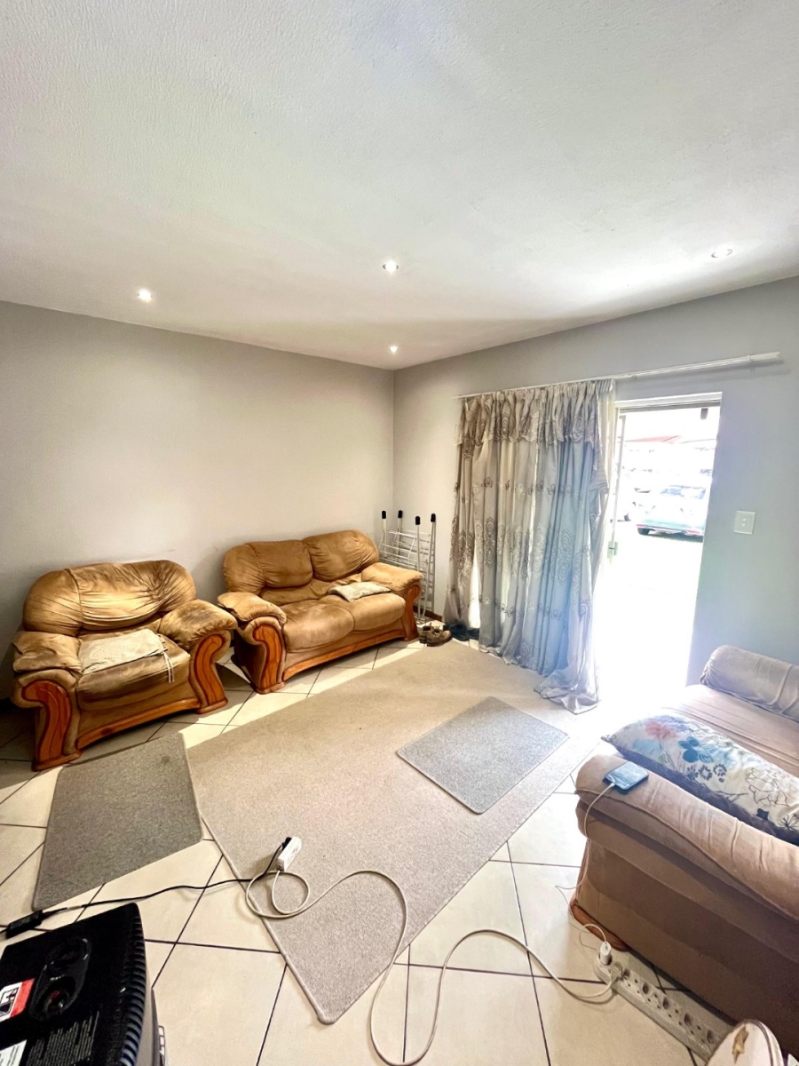 2 Bedroom Property for Sale in Monavoni Gauteng