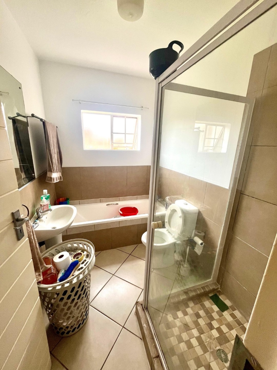 2 Bedroom Property for Sale in Monavoni Gauteng