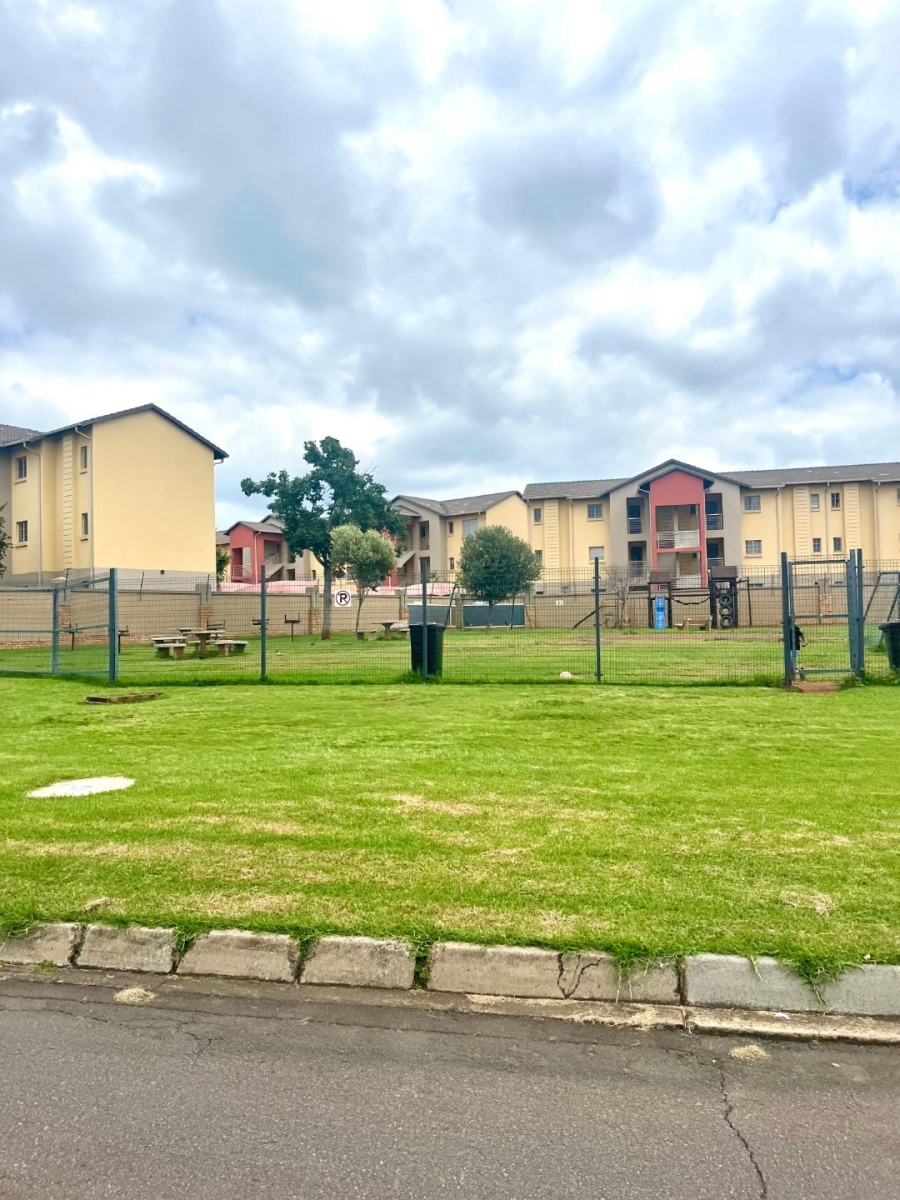2 Bedroom Property for Sale in Monavoni Gauteng