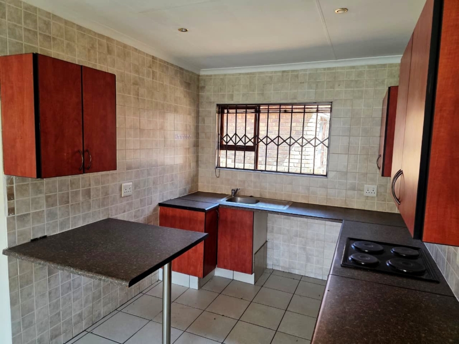2 Bedroom Property for Sale in Dunnottar Gauteng