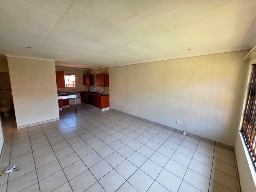 2 Bedroom Property for Sale in Dunnottar Gauteng