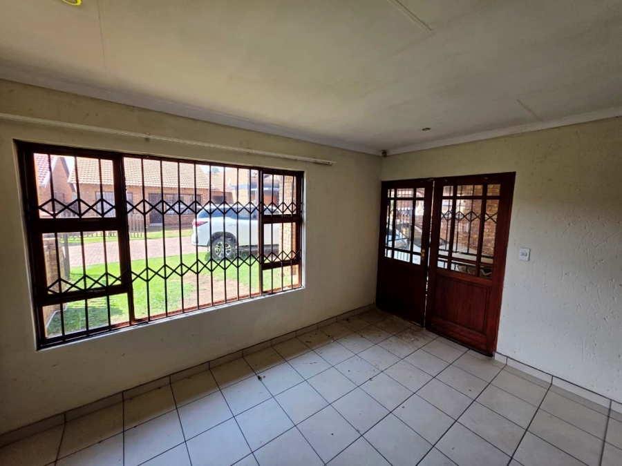 2 Bedroom Property for Sale in Dunnottar Gauteng