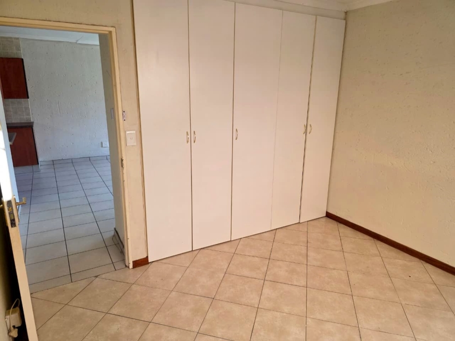 2 Bedroom Property for Sale in Dunnottar Gauteng
