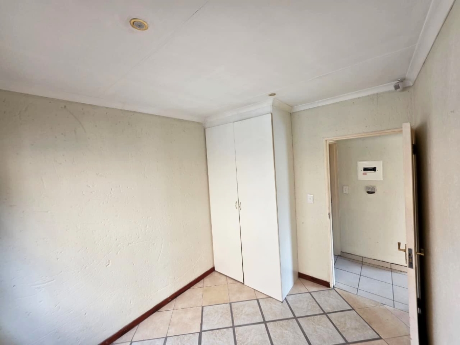 2 Bedroom Property for Sale in Dunnottar Gauteng