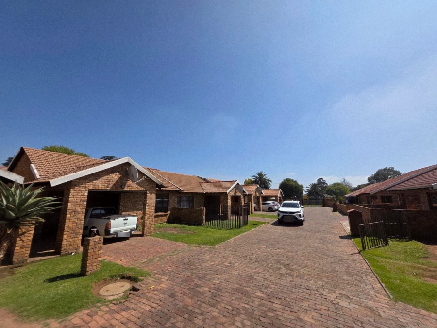 2 Bedroom Property for Sale in Dunnottar Gauteng