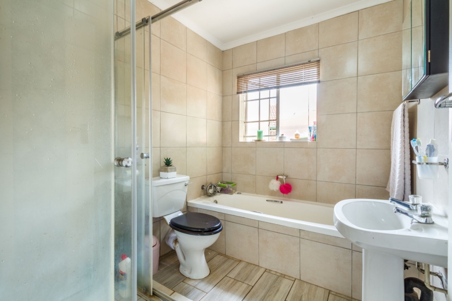 3 Bedroom Property for Sale in Die Wilgers Gauteng