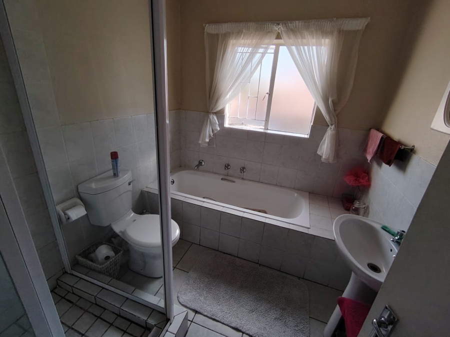 3 Bedroom Property for Sale in Heuwelsig Estate Gauteng