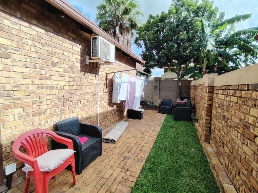 3 Bedroom Property for Sale in Heuwelsig Estate Gauteng
