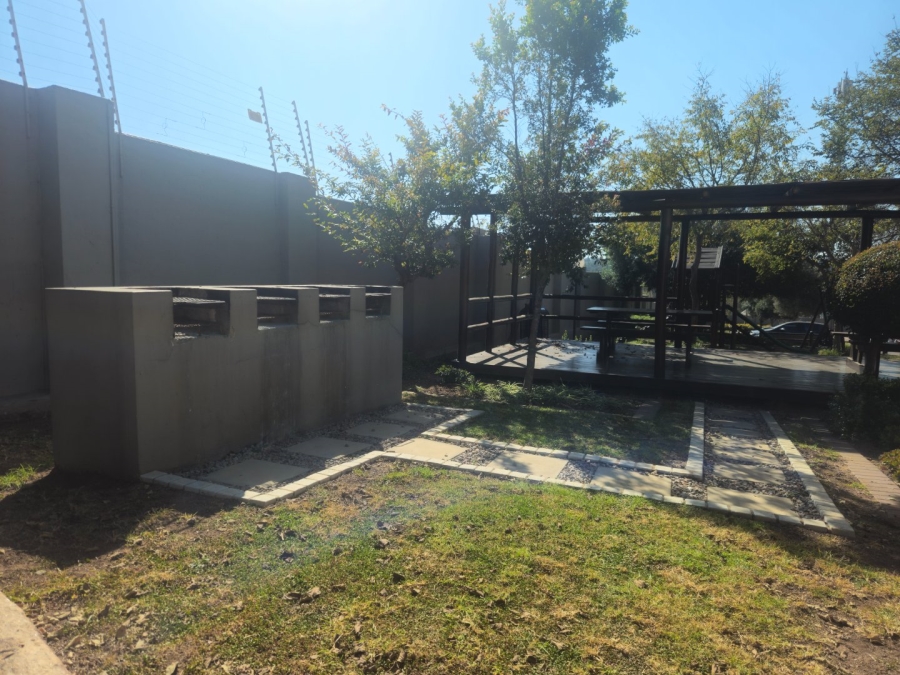 1 Bedroom Property for Sale in Lonehill Gauteng