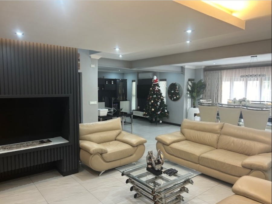 5 Bedroom Property for Sale in Greenstone Hill Gauteng