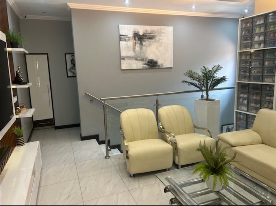 5 Bedroom Property for Sale in Greenstone Hill Gauteng