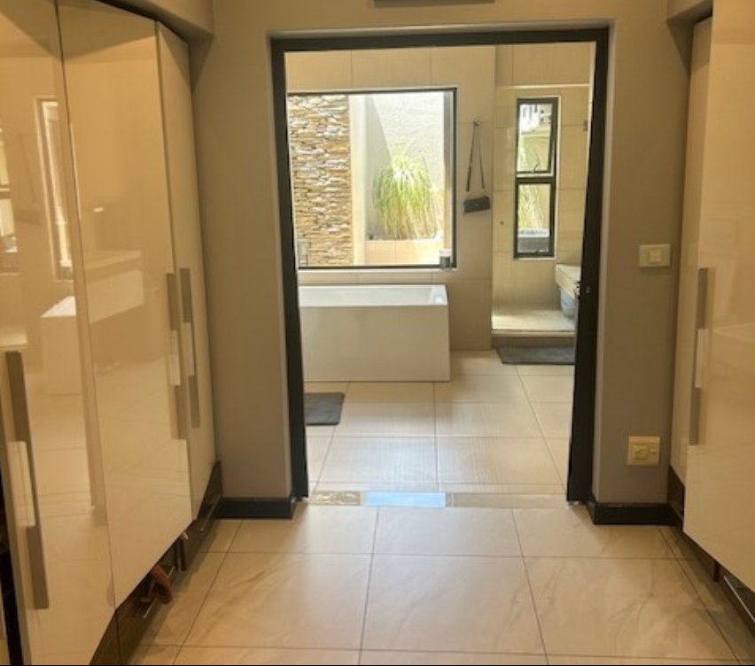 5 Bedroom Property for Sale in Greenstone Hill Gauteng