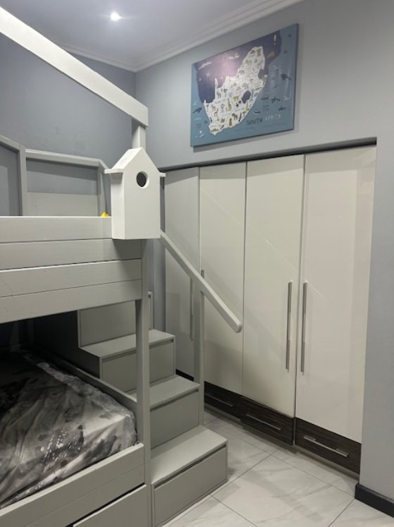 5 Bedroom Property for Sale in Greenstone Hill Gauteng