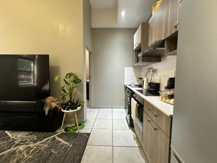 To Let 1 Bedroom Property for Rent in Rosebank Gauteng