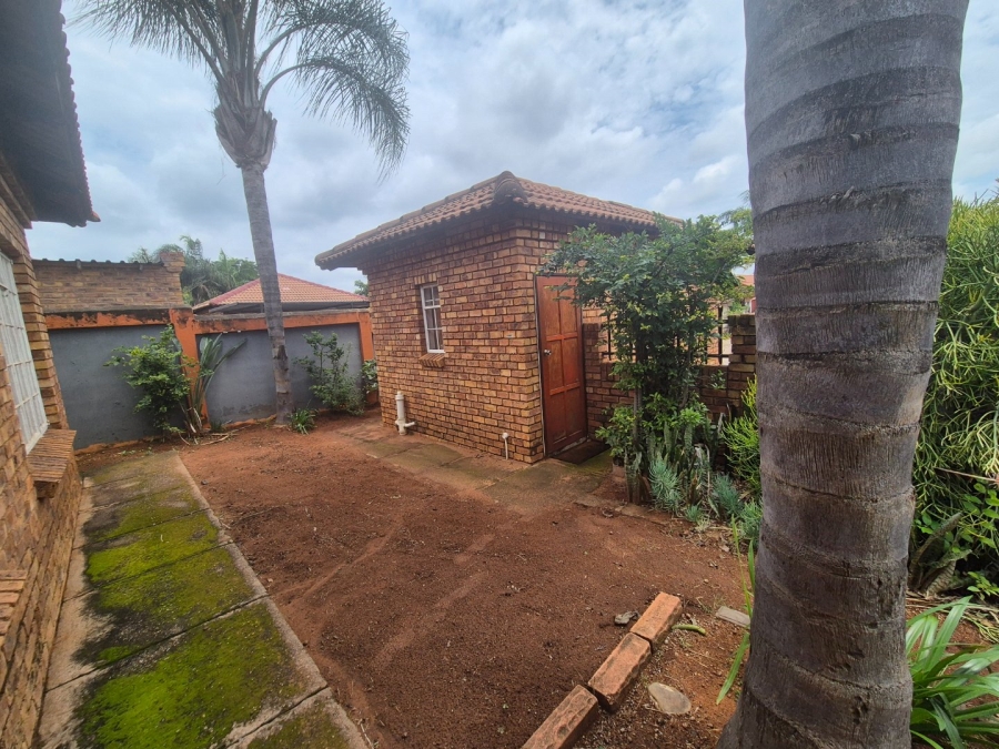 2 Bedroom Property for Sale in Theresa Park Gauteng