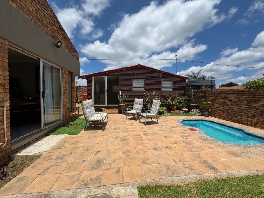 2 Bedroom Property for Sale in Pomona Gauteng