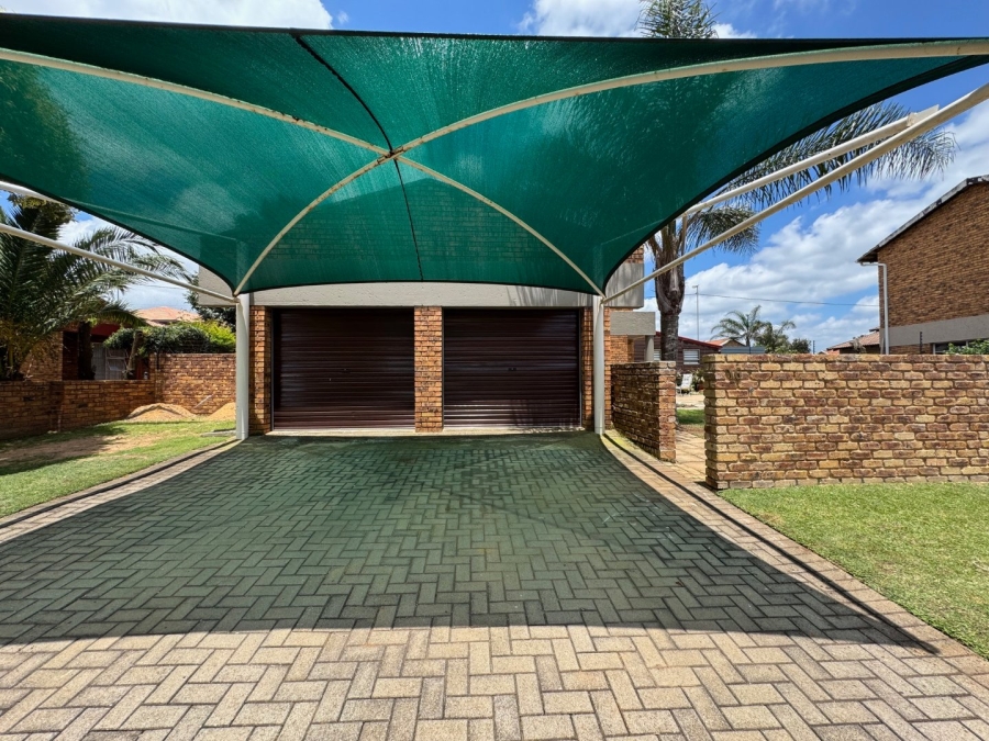 2 Bedroom Property for Sale in Pomona Gauteng