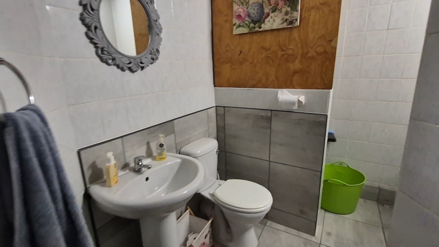 5 Bedroom Property for Sale in The Reeds Gauteng