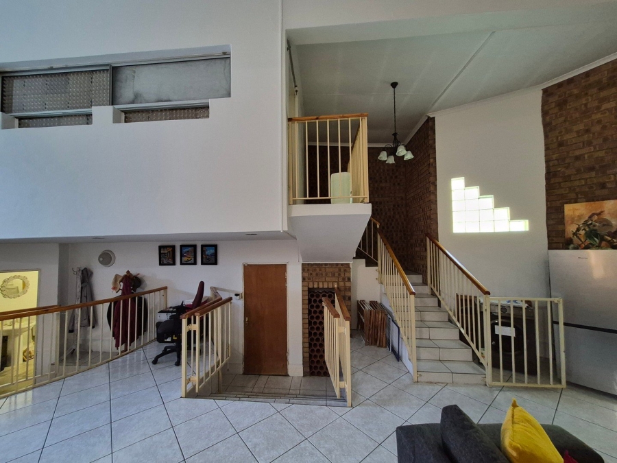 5 Bedroom Property for Sale in The Reeds Gauteng