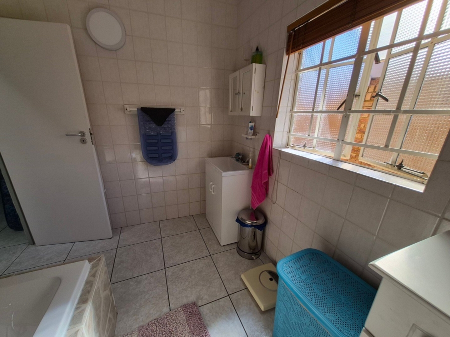 5 Bedroom Property for Sale in The Reeds Gauteng