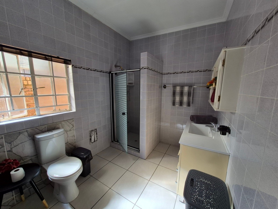 5 Bedroom Property for Sale in The Reeds Gauteng