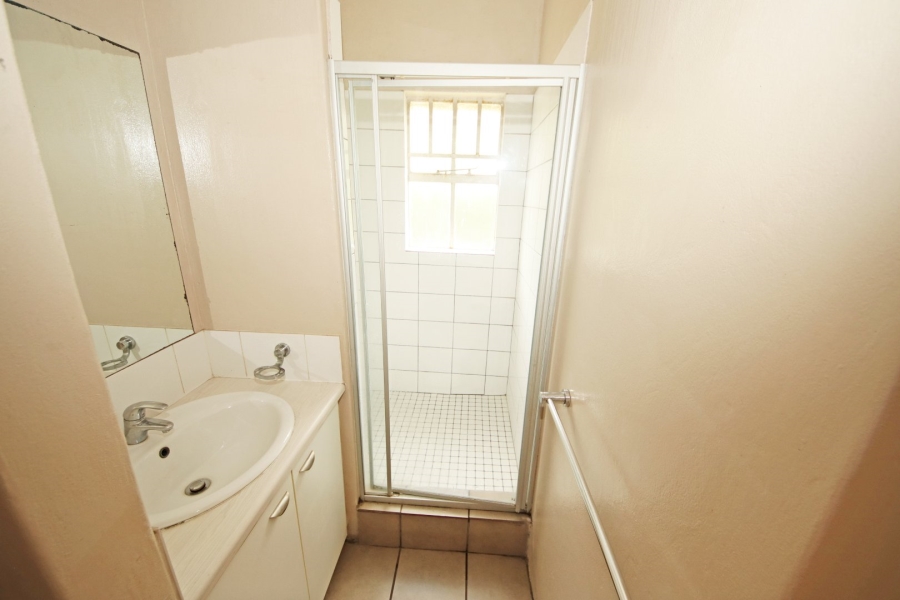 To Let 1 Bedroom Property for Rent in Houghton Estate Gauteng