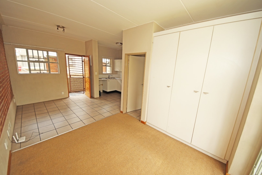 To Let 1 Bedroom Property for Rent in Houghton Estate Gauteng