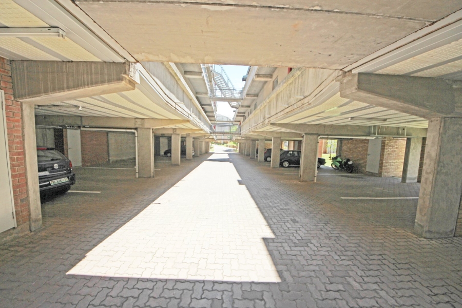 To Let 1 Bedroom Property for Rent in Houghton Estate Gauteng