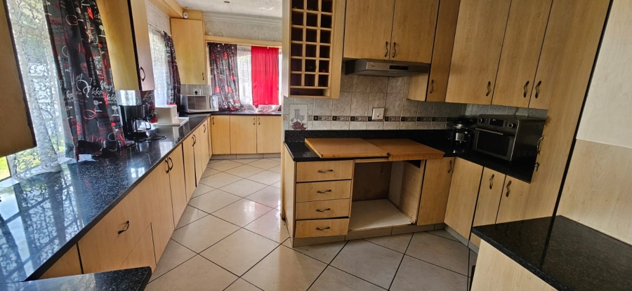 6 Bedroom Property for Sale in Ferryvale Gauteng