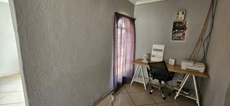 6 Bedroom Property for Sale in Ferryvale Gauteng