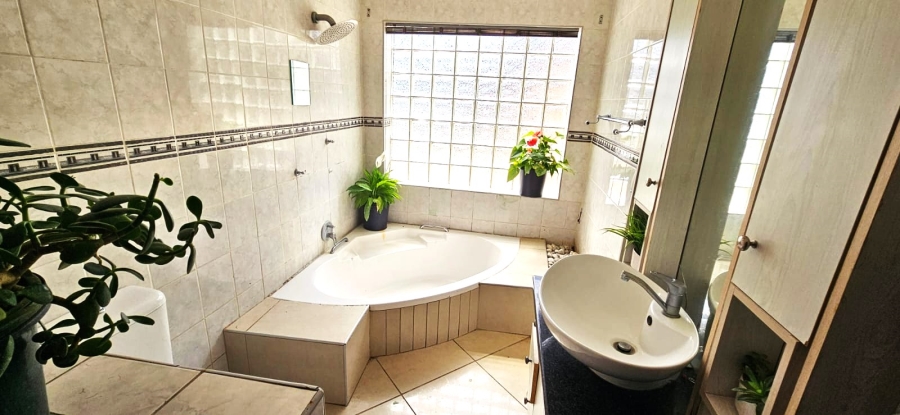 6 Bedroom Property for Sale in Ferryvale Gauteng