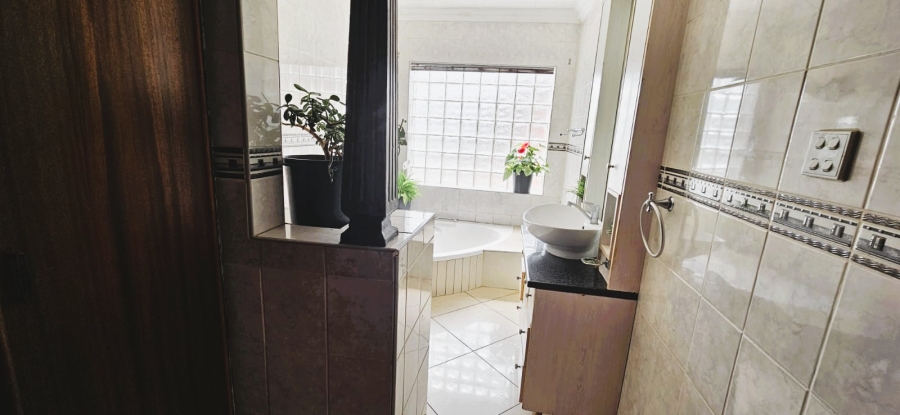 6 Bedroom Property for Sale in Ferryvale Gauteng