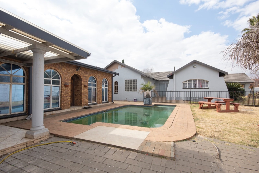 6 Bedroom Property for Sale in Ferryvale Gauteng