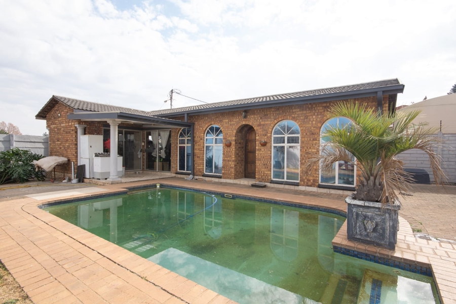 6 Bedroom Property for Sale in Ferryvale Gauteng