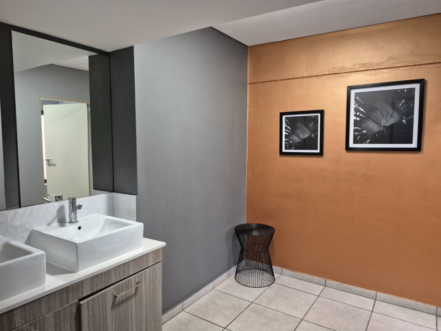 To Let 2 Bedroom Property for Rent in Rosebank Gauteng