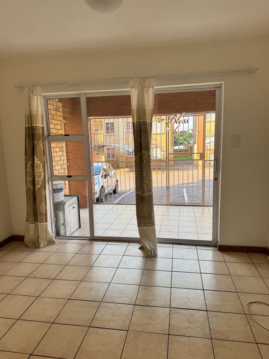 1 Bedroom Property for Sale in Noordwyk Gauteng