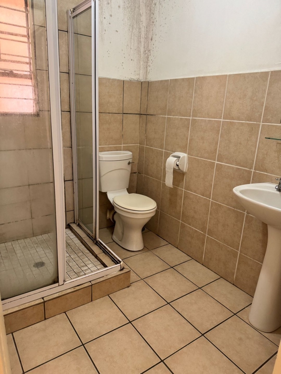 1 Bedroom Property for Sale in Noordwyk Gauteng