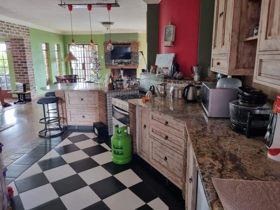 4 Bedroom Property for Sale in Vaaloewer Gauteng