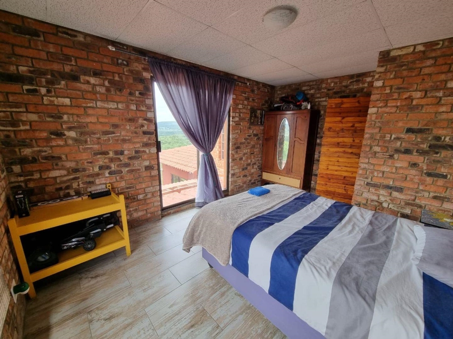 4 Bedroom Property for Sale in Vaaloewer Gauteng