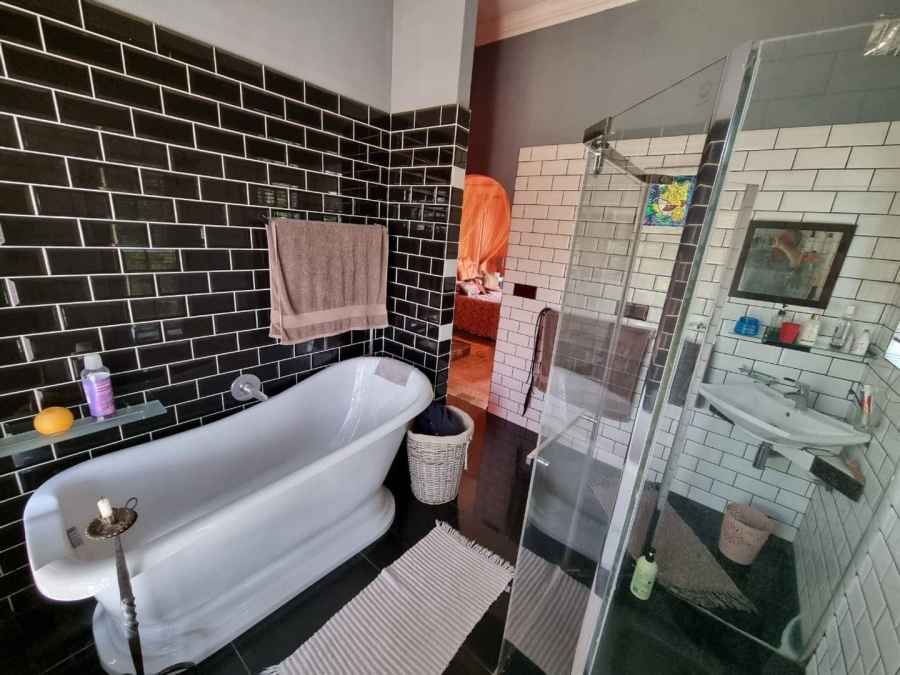 4 Bedroom Property for Sale in Vaaloewer Gauteng