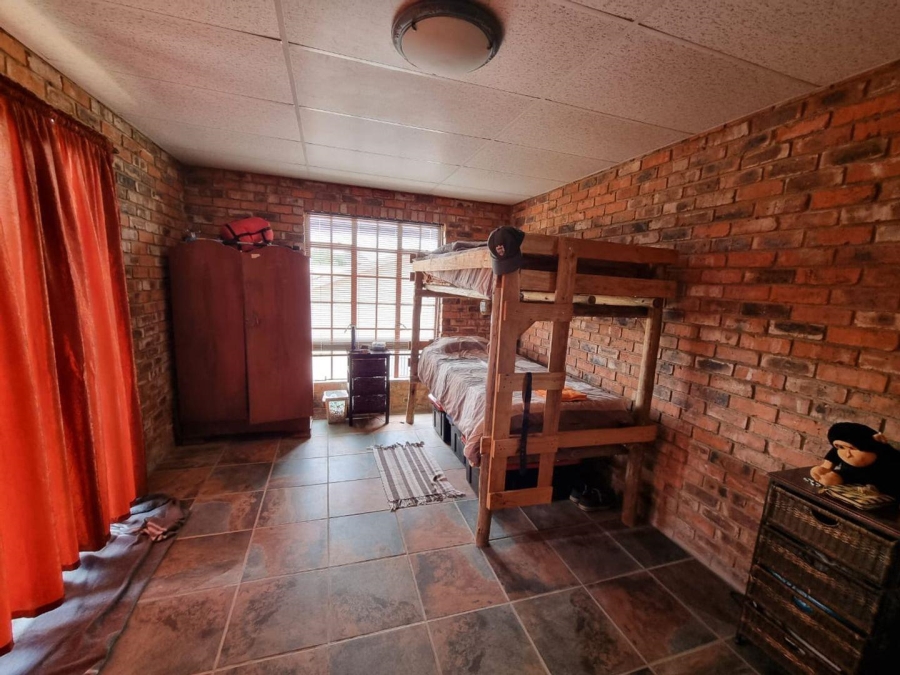 4 Bedroom Property for Sale in Vaaloewer Gauteng