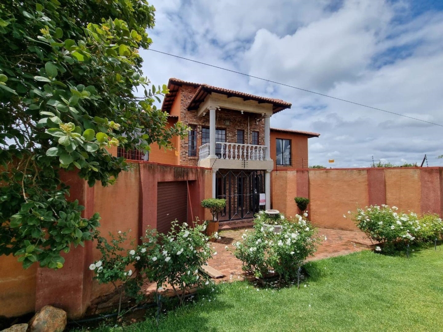 4 Bedroom Property for Sale in Vaaloewer Gauteng